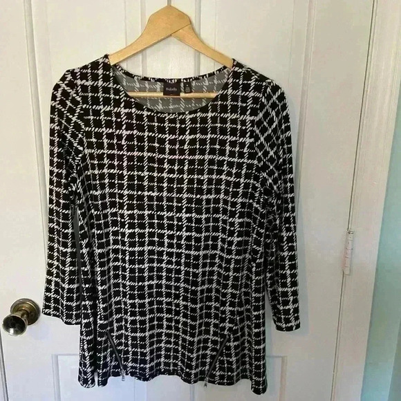 Rafaela black & white printed blouse size Medium - Picture 2 of 5